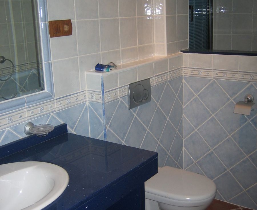 Bathroom 2 1 900x738 - Villa in Arenas