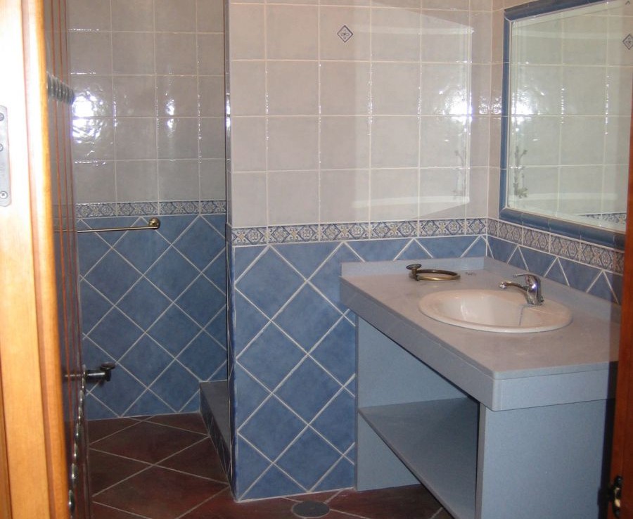 Bathroom 5 900x738 - Villa in Arenas