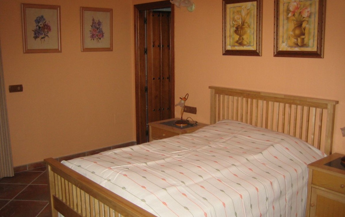 Room 4 1170x738 - Villa in Arenas